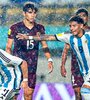 Santi López y Ruperto celebran uno de los goles argentinos (Fuente: Prensa AFA)