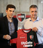 Mauricio Larriera y el presidente de Newell's Ignacio Astore. (Fuente: PRENSA CANOB)