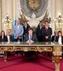 El presidente Javier Milei grabó el anuncio con todo su gabinete (Fuente: Oficina del Presidente de la República Argentina)