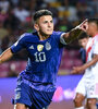 Thiago Almada celebra el gol que abrió el marcador ante Perú (Fuente: NA)