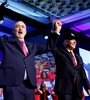 El presidente Joe Biden junto a Shawn Fain, el líder del sindicato UAW.  (Fuente: EFE)