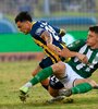 Lucha entre Martínez Dupuy y el uruguayo Calleros. (Fuente: Prensa Rosario Central)