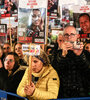 Carteles con las caras de los rehenes en la protesta de Tel Aviv. (Fuente: AFP)