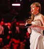 Taylor Swift recibió el premio más importante de manos de Celine Dion. (Fuente: AFP)