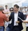 "Exigimos que los recursos que aportamos vuelvan en mejores caminos y viviendas", dijo Kicillof. 