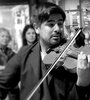 Andrés Cuellar, de tocar en la peatonal de Lomas a dirigir orquestas (Fuente: Horacio Battle)