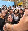 Axel Kicillof durante la conmemoración del 8M en el Salón Dorado. 