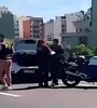 Los policías iban en moto y los delincuentes, en auto.