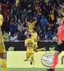 Cavani festeja su gran gol de tiro libre en el final (Fuente: AFP)