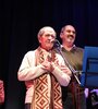 Carlos Pino cantó solo, con Fander, con Los Originales Trovadores, en una noche inolvidable.  (Fuente: Prensa Ministerio de Cultura de Santa Fe)