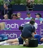 Andry Murray se hace tratar la espalda durante el partido. (Fuente: EFE)