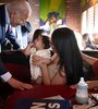 Joe Biden haciendo campaña en Arizona, estado con mucha población latina. (Fuente: AFP)