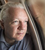 Assange en vuelo a Bangkock. (Fuente: EFE)