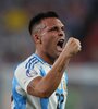 Lautaro Martínez festeja su gol en el final del partido (Fuente: AFP)