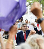 Mélenchon alza un puño durante un acto de campaña en Montpellier. (Fuente: EFE)