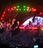 Coldplay volvió a repartir sus pulseras de colores cambiantes entre el público (Fuente: AFP)
