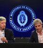 Santiago Bausili y Luis Caputo, miembros del equipo económico de Javier Milei (Fuente: NA)