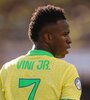 Vinicius Jr acumuló amarillas y vio la eliminación de Brasil desde la tribuna (Fuente: AFP)