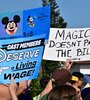 El rostro de Mickey con el signo $, la cara de la lucha de los trabajadores (Fuente: AFP)