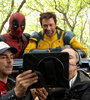 Shawn Levy, Ryan Reynolds y Hugh Jackman en el set de "Deadpool & Wolverine". (Fuente: Jay Maidment / 20th Century Studios / Marvel)