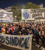 La marcha de las antorchas la encabezó la Juventud Sindical que conduce Sebastián Maturano.