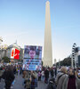 Reclamo por la aparición de Loan Peña en el Obelisco. (Fuente: NA)