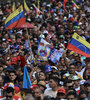 Simpatizantes de Maduro expresan su apoyo frente al Palacio Miraflores. Foto2: Apoyo opositor al candidato presidencial González Urrutia. (EFE) (Fuente: AFP)