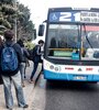 Vecinos bonaerenses toman el 21 para volver hacia el conurbano sur. (Fuente: Carolina Camps)