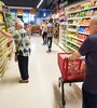 Nuevo signo de la crisis del consumo: los supermercados aceptarán compras en dólares (Fuente: NA)