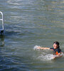 Anne Hidalgo, nuevamente en las aguas del río Sena. Imagen: Le Parisien.