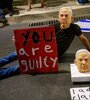 Un hombre con una máscara del primer ministro israelí, Benjamin Netanyahu, protesta en Tel Aviv contra el Gobierno. (Fuente: Europa Press)