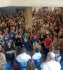 La asamblea se realizó en el hall de los Tribunales locales.