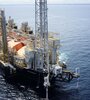 El barco tiene una longitud de casi 300 metros. Fue construido en 1975 y reconvertido para el procesamiento de gas en 2017