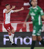 Tobio celebra el primero del Globo; luego se iría lesionado (Fuente: Fotobaires)