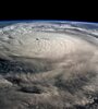 Meteorólogos indicaron que ya se sienten intensas precipitaciones con vientos de fuerza de tormenta tropical tierra adentro (Fuente: AFP)