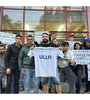 En la foto: libertarios de Quilmes y La Plata antes de ingresar a la UNQ a patotear en la asamblea. (Fuente: Archivo)