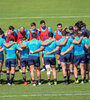 Mario Ledesma, técnico de Los Pumas, da indicaciones a sus jugadores.   (Fuente: UAR)