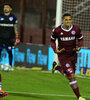 José Sand festeja su gol de penal, en el segundo tiempo. (Fuente: Fotobaires)