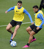 Junior Alonso y Eduardo Salvio. Uno que no y otro que sí para jugar en Quito. (Fuente: Fotobaires)