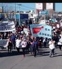 Ruidazo y marcha en Trelew en el inicio del conflicto docente, la misma lucha se profundiza y va por la quinta semana. (Fuente: Trabajadores en Lucha Chubut)