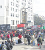 Integrantes de movimientos sociales acampan frente al Ministerio de Desarrollo Social para exigir la emergencia alimentaria.   