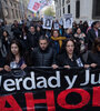 Familiares de desaparecidos encabezan la marcha en Santiago. (Fuente: EFE)