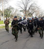 El "escuadrón de guerra", como llamó al desfile de la Infantería al grito de "matar o morir".
