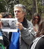 El padre de Damián Raña, en la marcha de La Plata para pedir su libración.