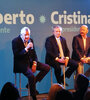 Gioja, Alberto Fernández e Insfrán en el acto en la sede del PJ. 