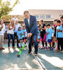 Mauricio Macri recorrió una serie de obras de urbanización en la localidad salteña de El Mollar. (Fuente: Télam)