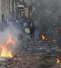 Manifestantes chocan con la policía en el centro de Quito.  (Fuente: EFE)