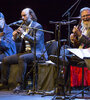 León, Núñez y Santaolalla, momento inolvidable de la noche. (Fuente: Gentileza Maia Alcire)