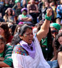 Lolita Chávez abrió la asamblea de Abya Yala con un saludo al sol y a la luna. (Fuente: Jose Nicolini)