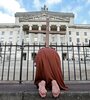 Los grupos antiderechos rezaron ante el parlamento norirlandés. (Fuente: AFP)